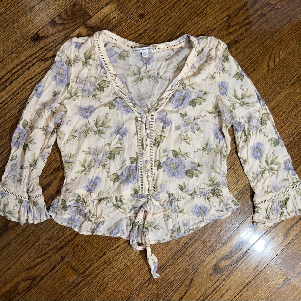 American Eagle Womans White Purple Floral 3/4 Sleeve Crop Shirt Top‎ Size Small